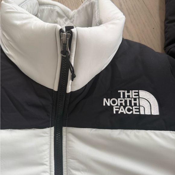 North Face Puffer Jacket - Picture 3 of 5